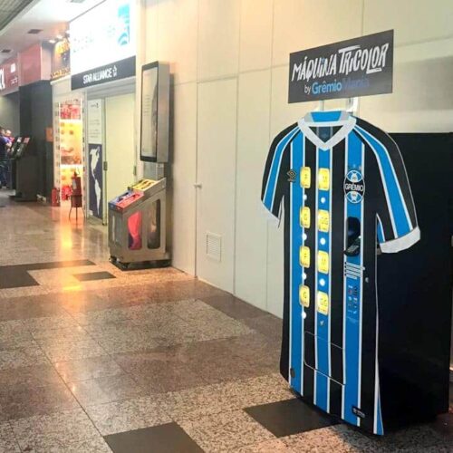 Image de l'article Les maillots du Gremio en vente dans un distributeur automatique !