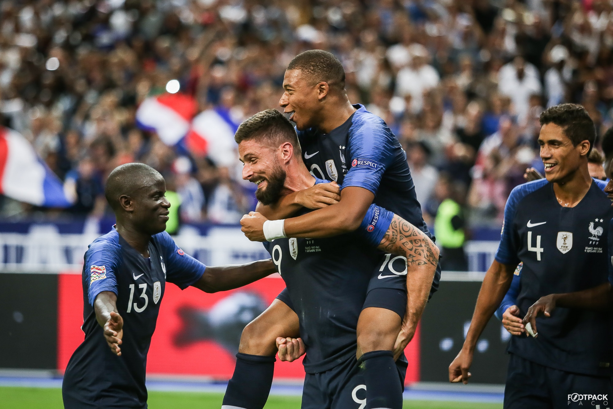 giroud-top-50-photos-footpack