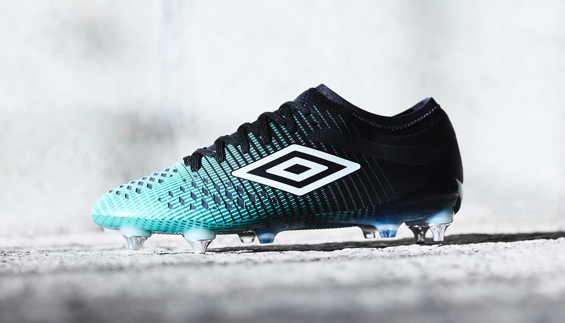 umbro-velocita-4-noir-bleu
