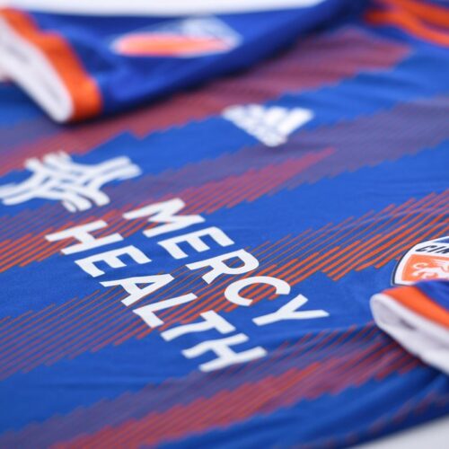 Image de l'article Le club de Cincinnati FC dévoile les premiers maillots de son histoire