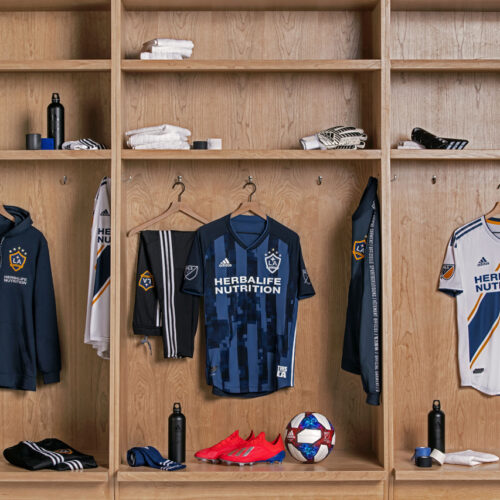 Image de l'article LA Galaxy et adidas dévoilent le maillot extérieur pour 2019