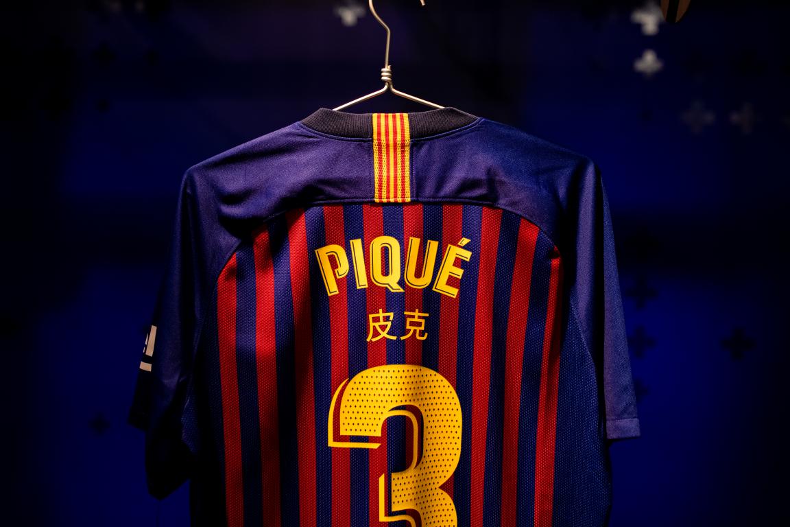 maillot-fc-barcelone-pique-2018-2019-chinois