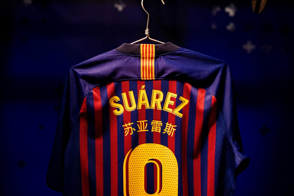 maillot-fc-barcelone-suarez-2018-2019-chinois