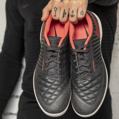 Image de l'article Nike relance l'historique Lunar Gato 2 pour le futsal
