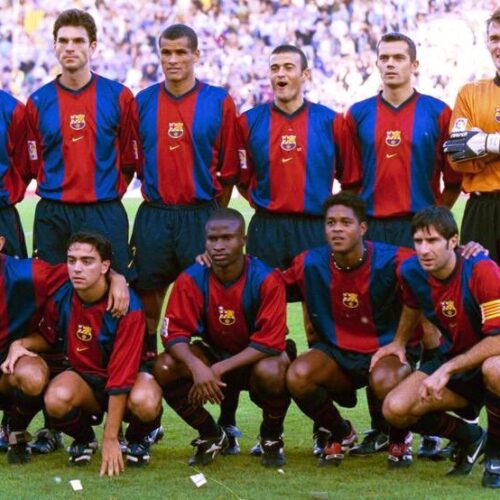 Image de l'article Le FC Barcelone dévoile une tenue en hommage à son premier maillot Nike