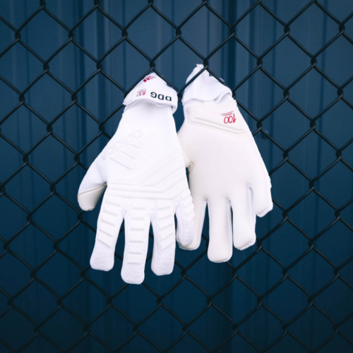 Image de l'article adidas célèbre le 100ème clean sheet de De Gea avec une paire de gants spéciale