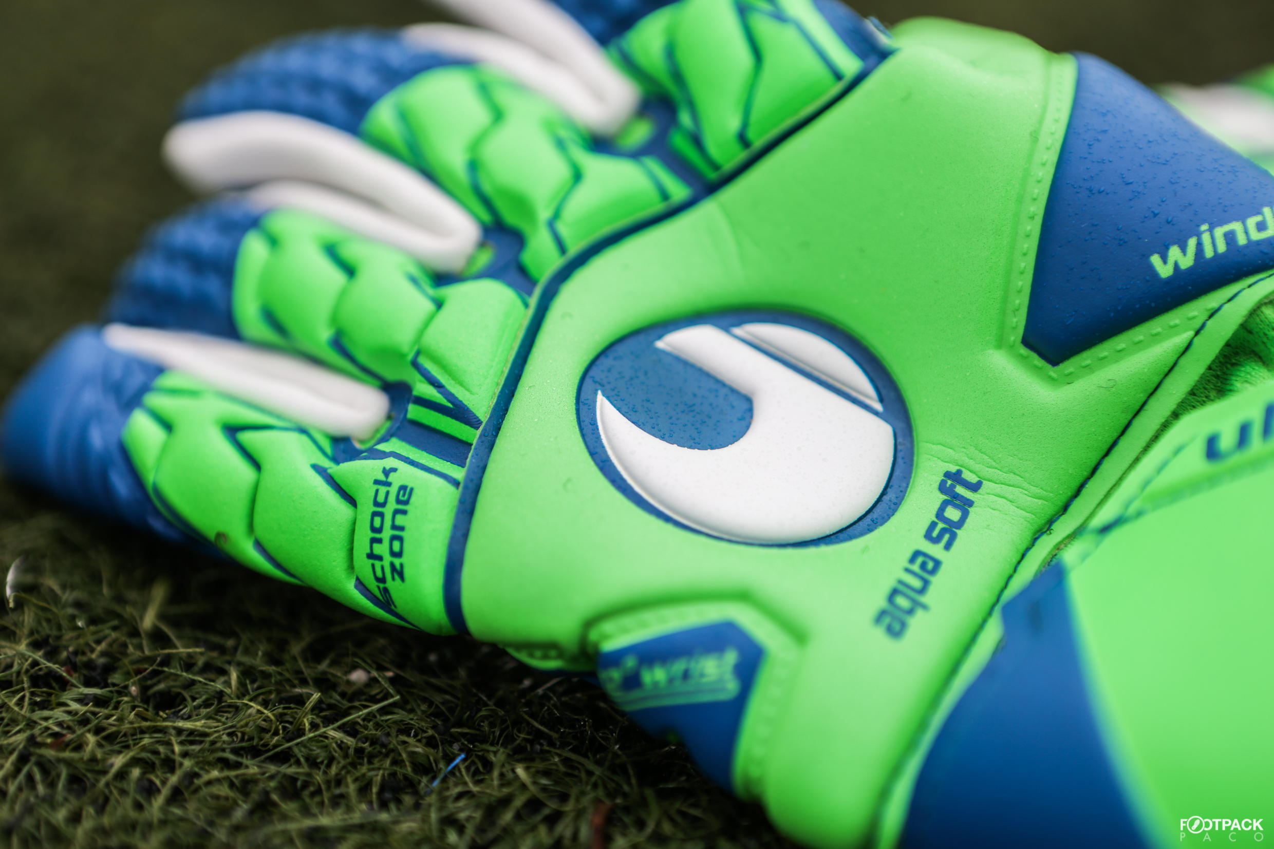 gants-uhlsport-aquasoft-HN-windbreaker-1