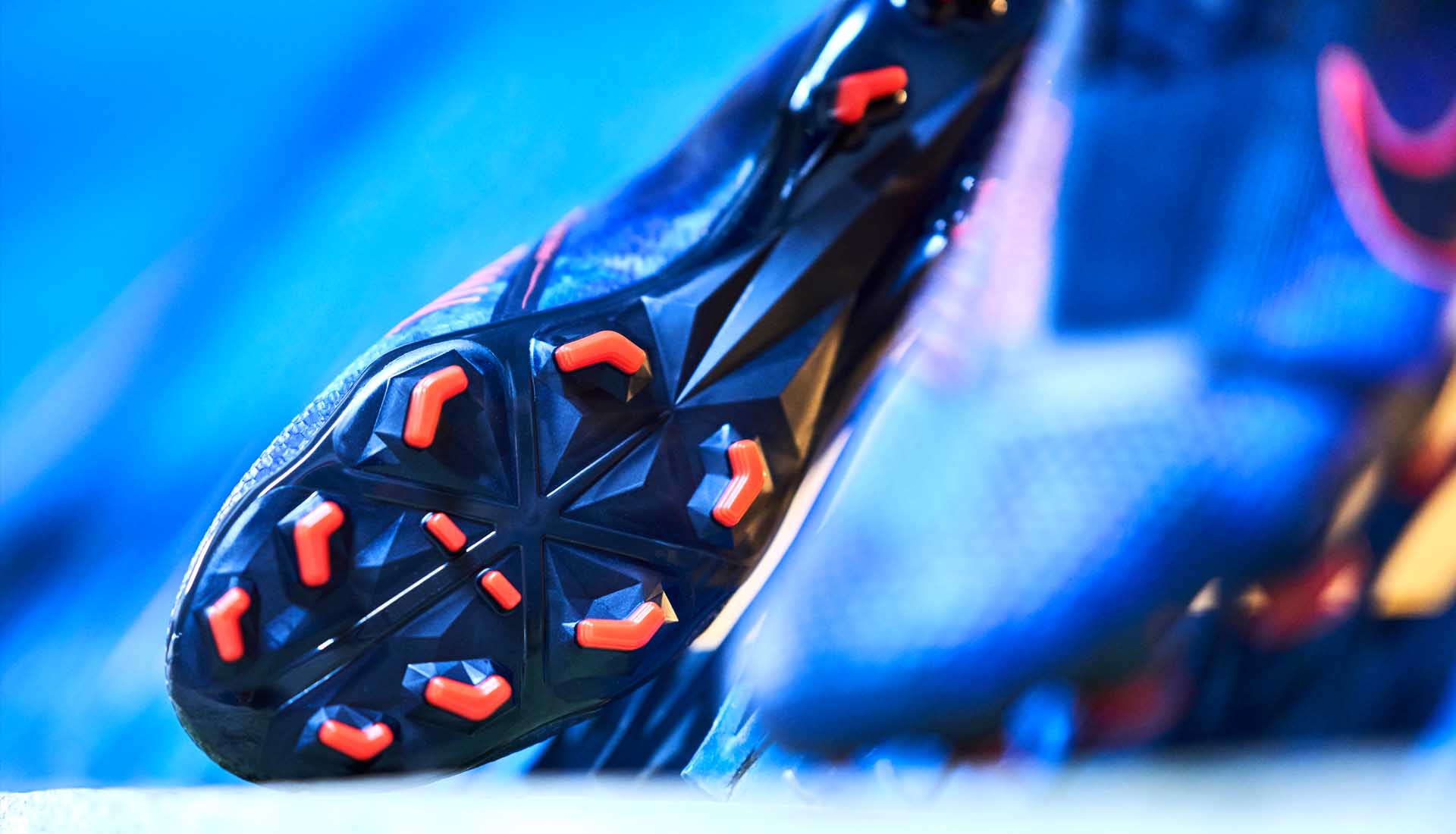 nike-phantom-venom-fully-charged-6
