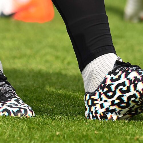 Image de l'article Virgil Van Dijk s'affiche avec une paire de chaussures mystère