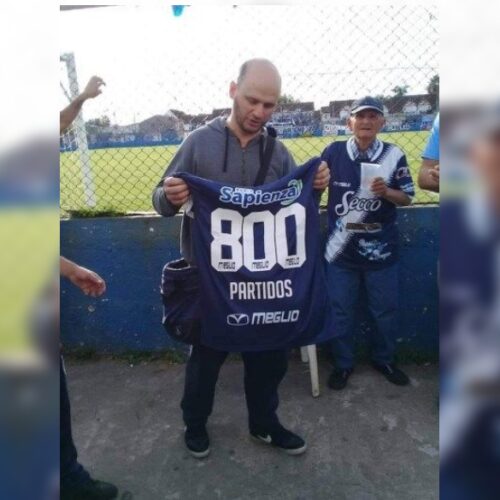 Image de l'article Un club de 4ème division argentine célèbre l'un de ses fidèles supporters
