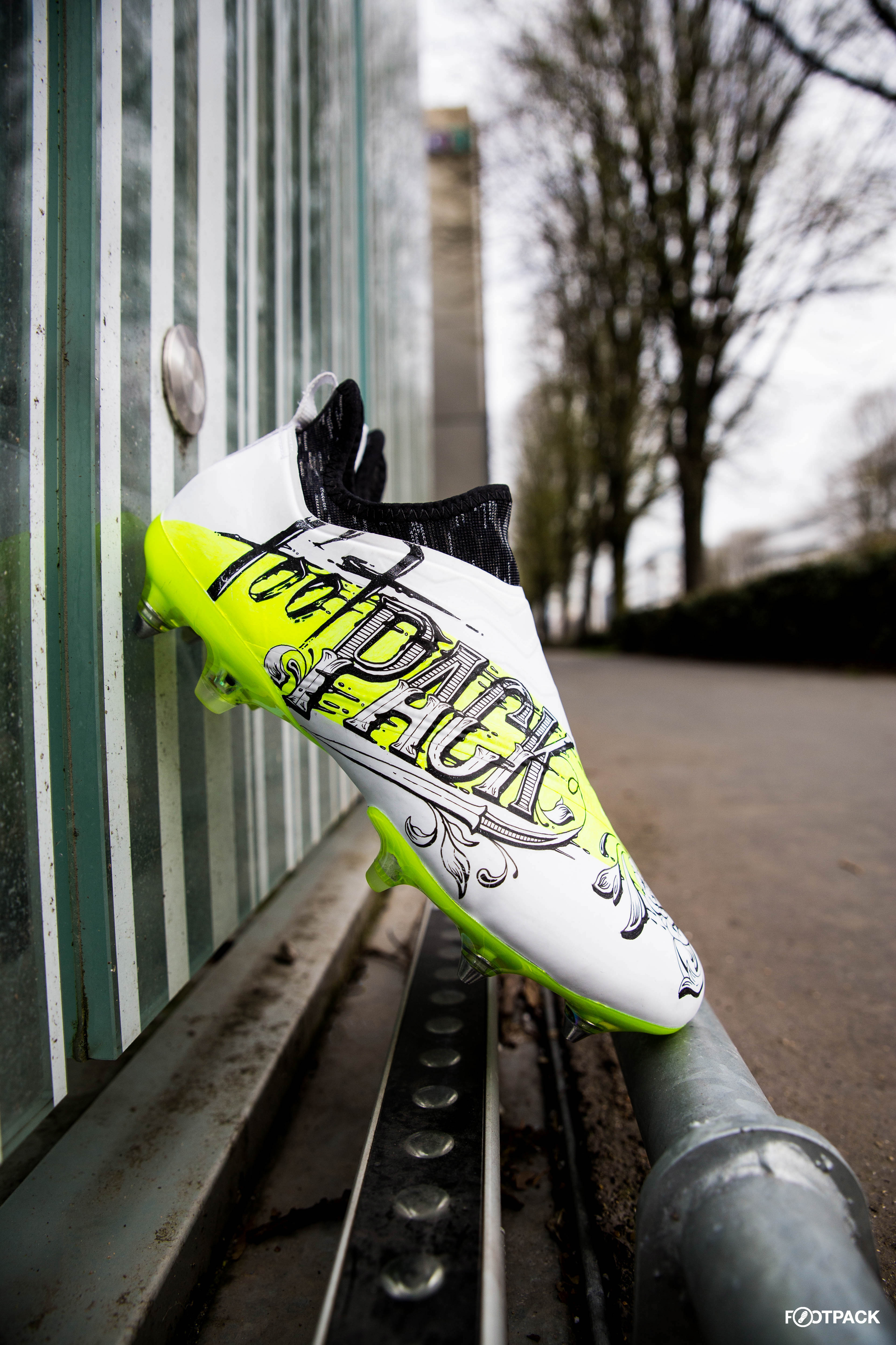 skin-glitch-footpack-adidas-co-creation-7