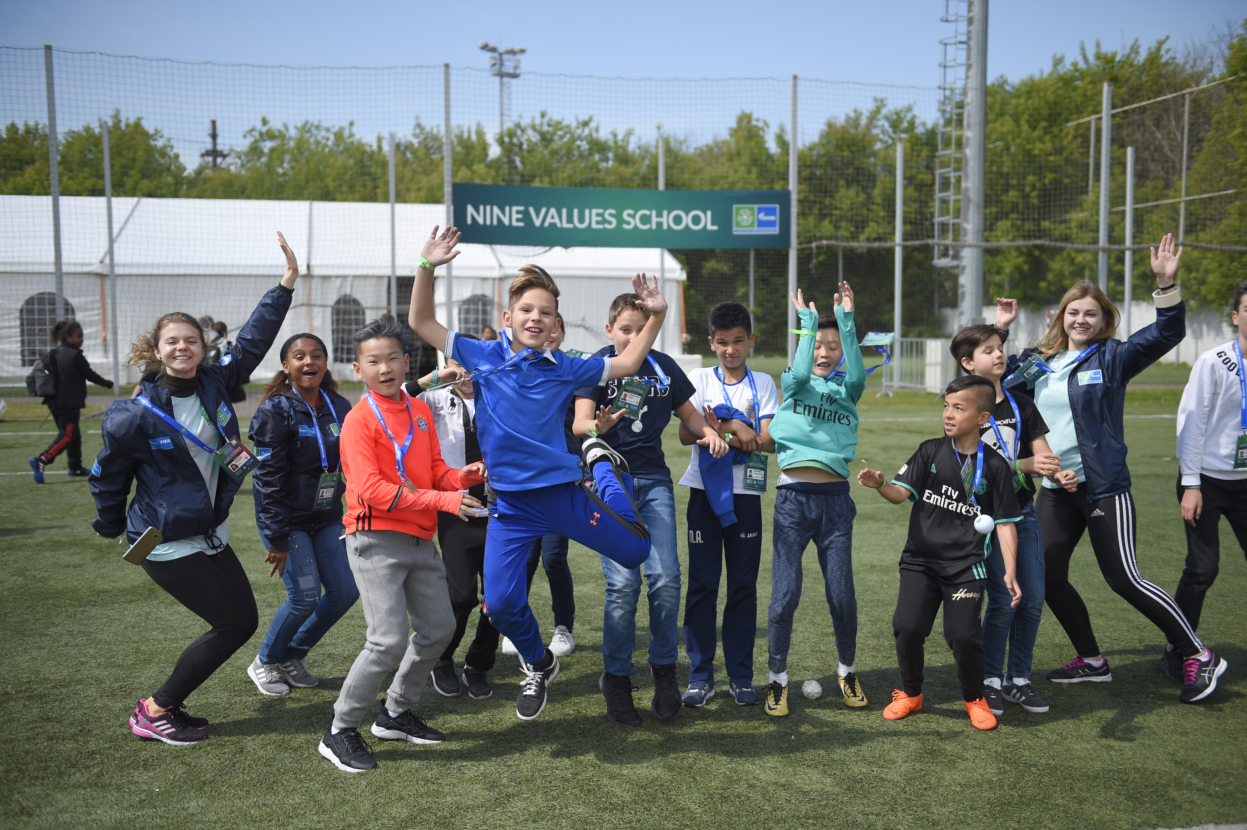 football-pour-amitie-programme-uefa-fifa-gazprom-1