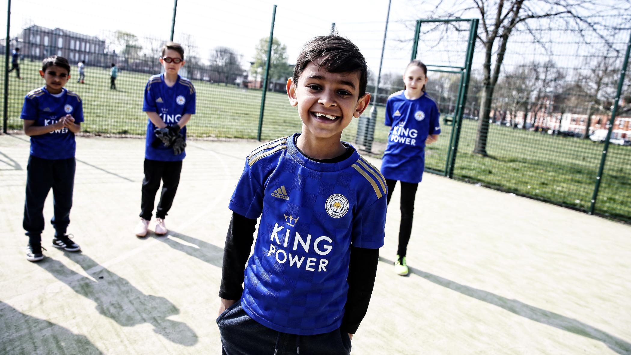 maillot-domicile-leicester-city-2019-2020-adidas