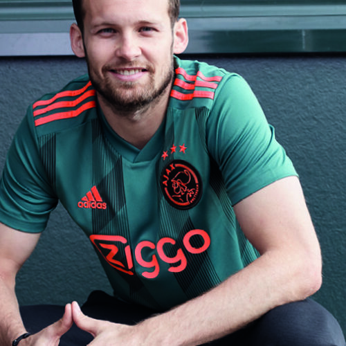 Image de l'article L'Ajax Amsterdam dévoile ses maillots 2019-2020 avec adidas
