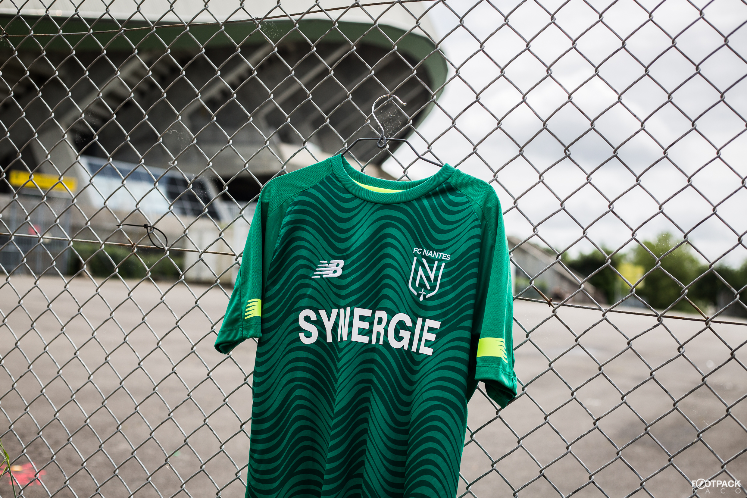 maillot-exterieur-fc-nantes-2019-2020-new-balance-footpack-1