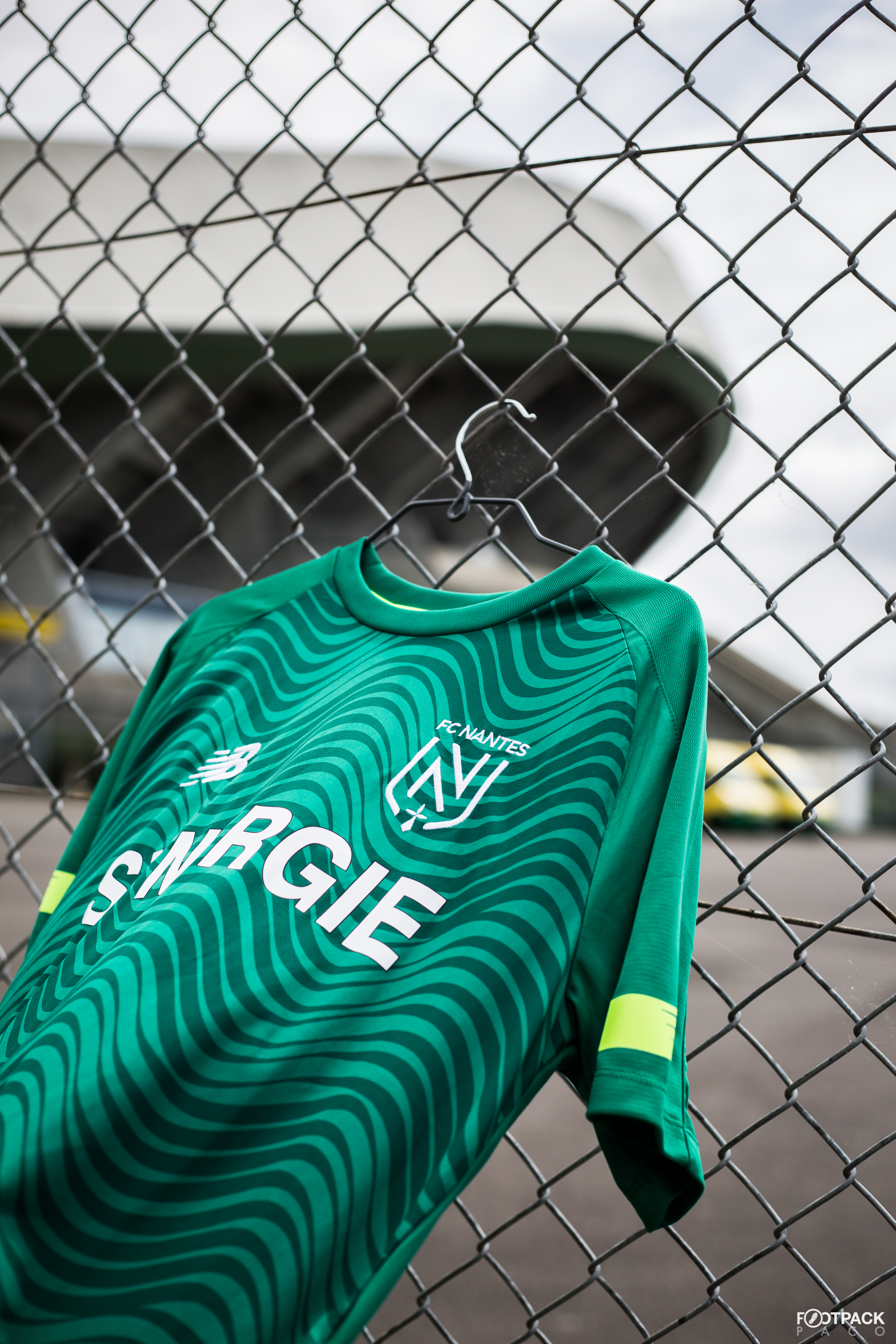 maillot-exterieur-fc-nantes-2019-2020-new-balance-footpack-2