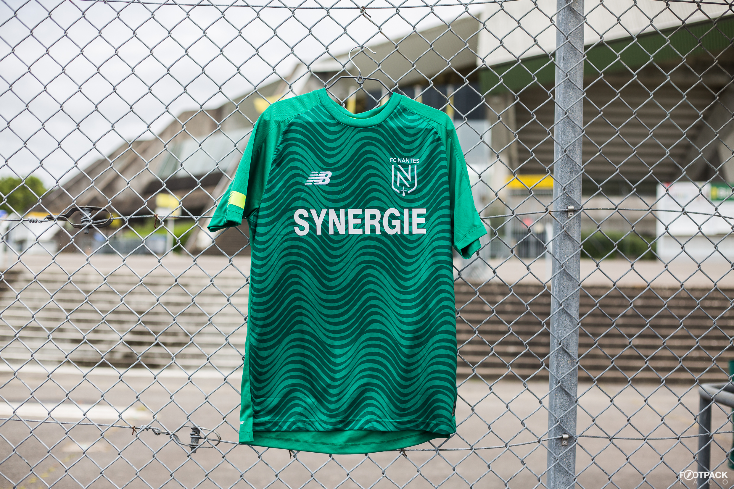 maillot-exterieur-fc-nantes-2019-2020-new-balance-footpack-7