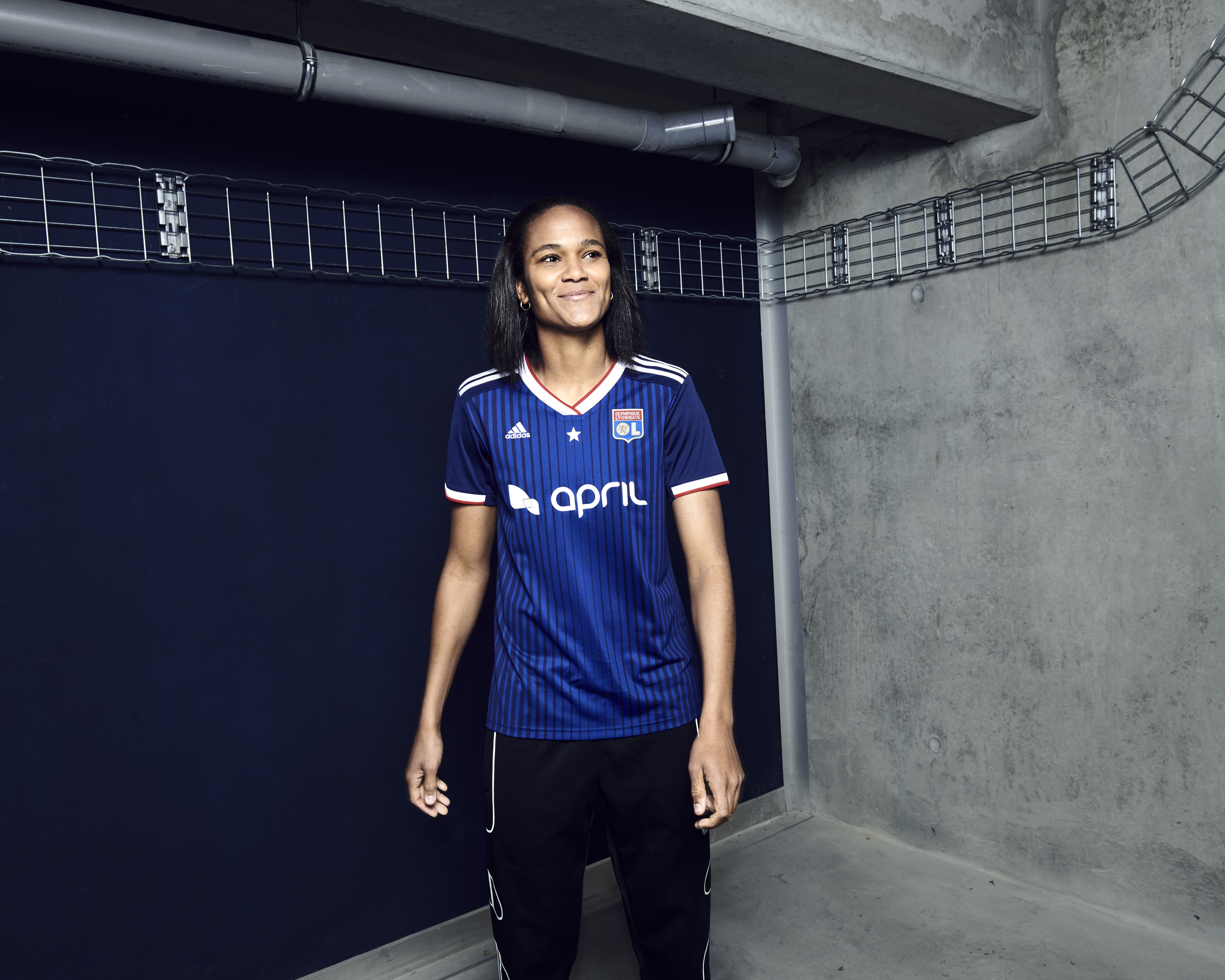maillot-exterieur-olympique-lyonnais-feminin-ol-lyon-2019-2020-adidas