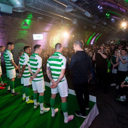 Image de l'article Les supporters du Celtic veulent que les joueurs portent des chaussures orange !