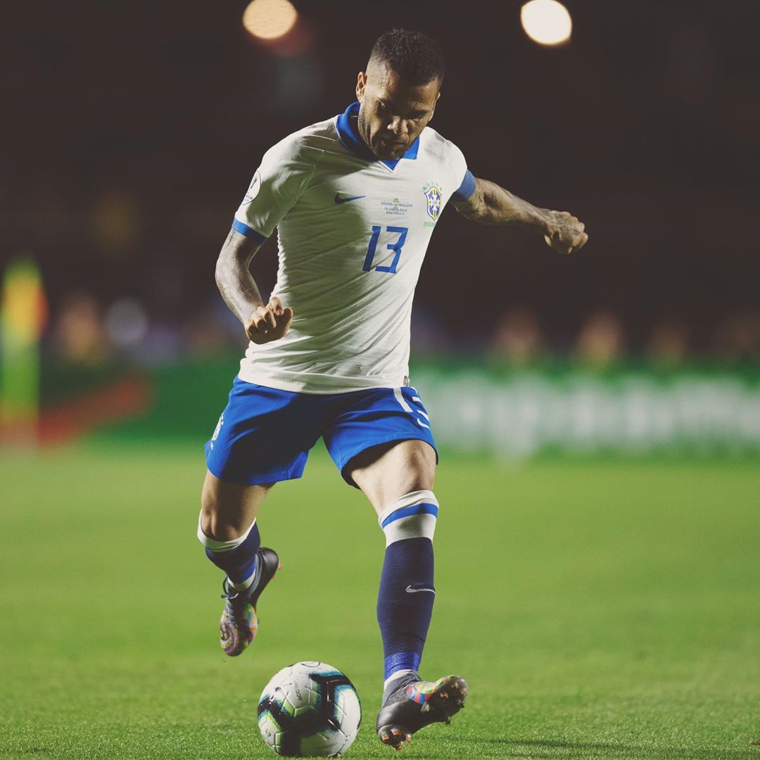 dani-alves-nike-mercurial-superfly-6-personnalisee-2