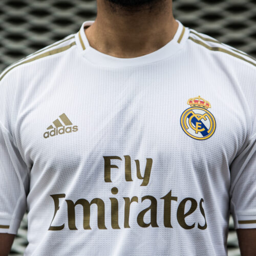 Image de l'article Pourquoi le Real Madrid joue avec des maillots blancs ?