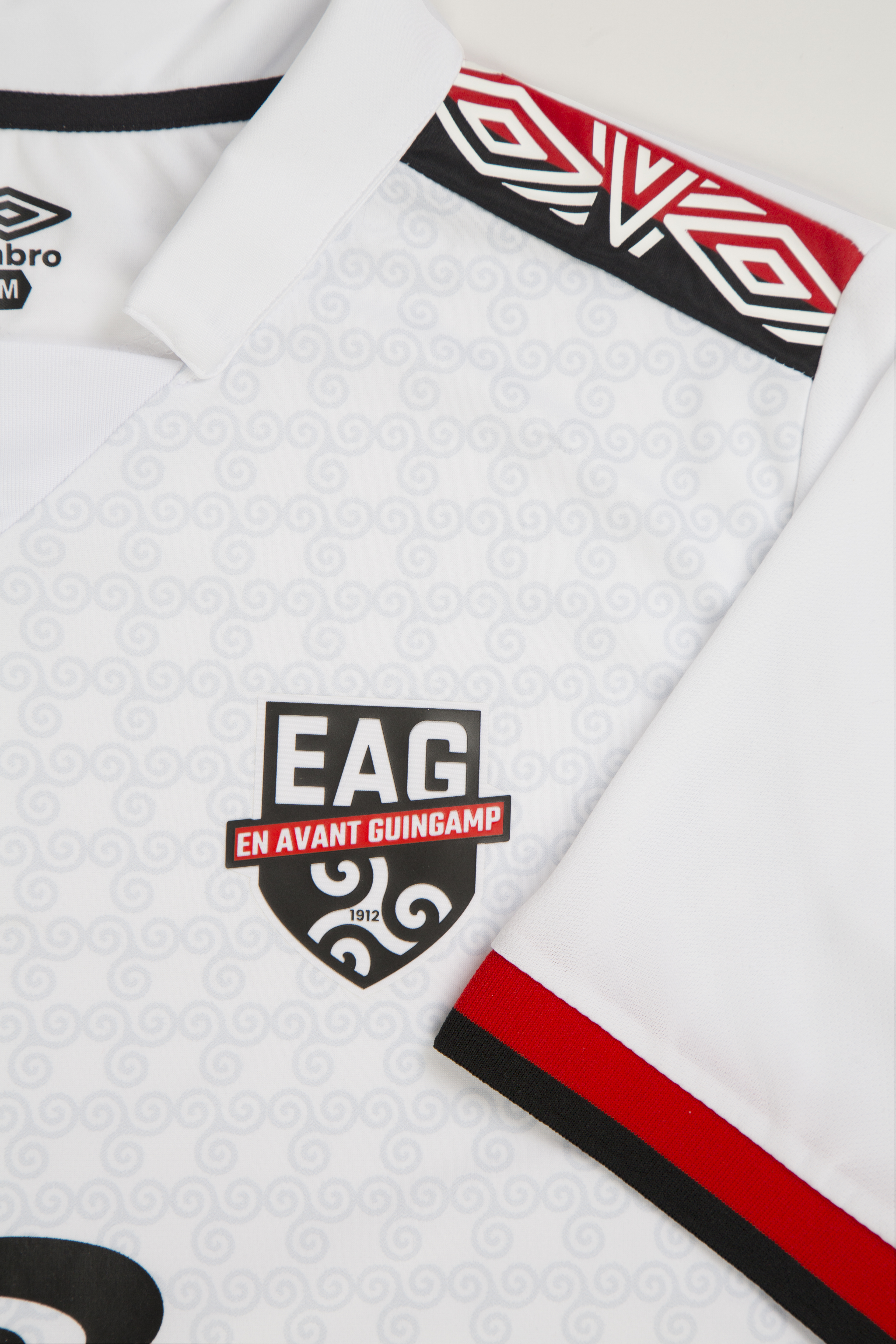 maillot-exterieur-guingamp-2019-2020-umbro