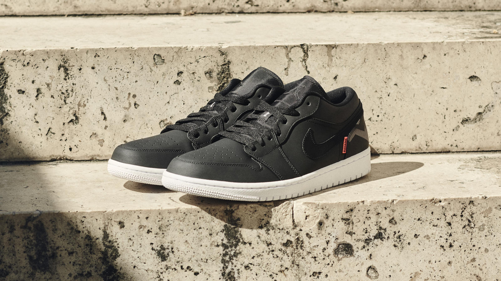 tee-shirt-collection-jordan-paris-sant-germain-2019-2020-air-jordan-1-low