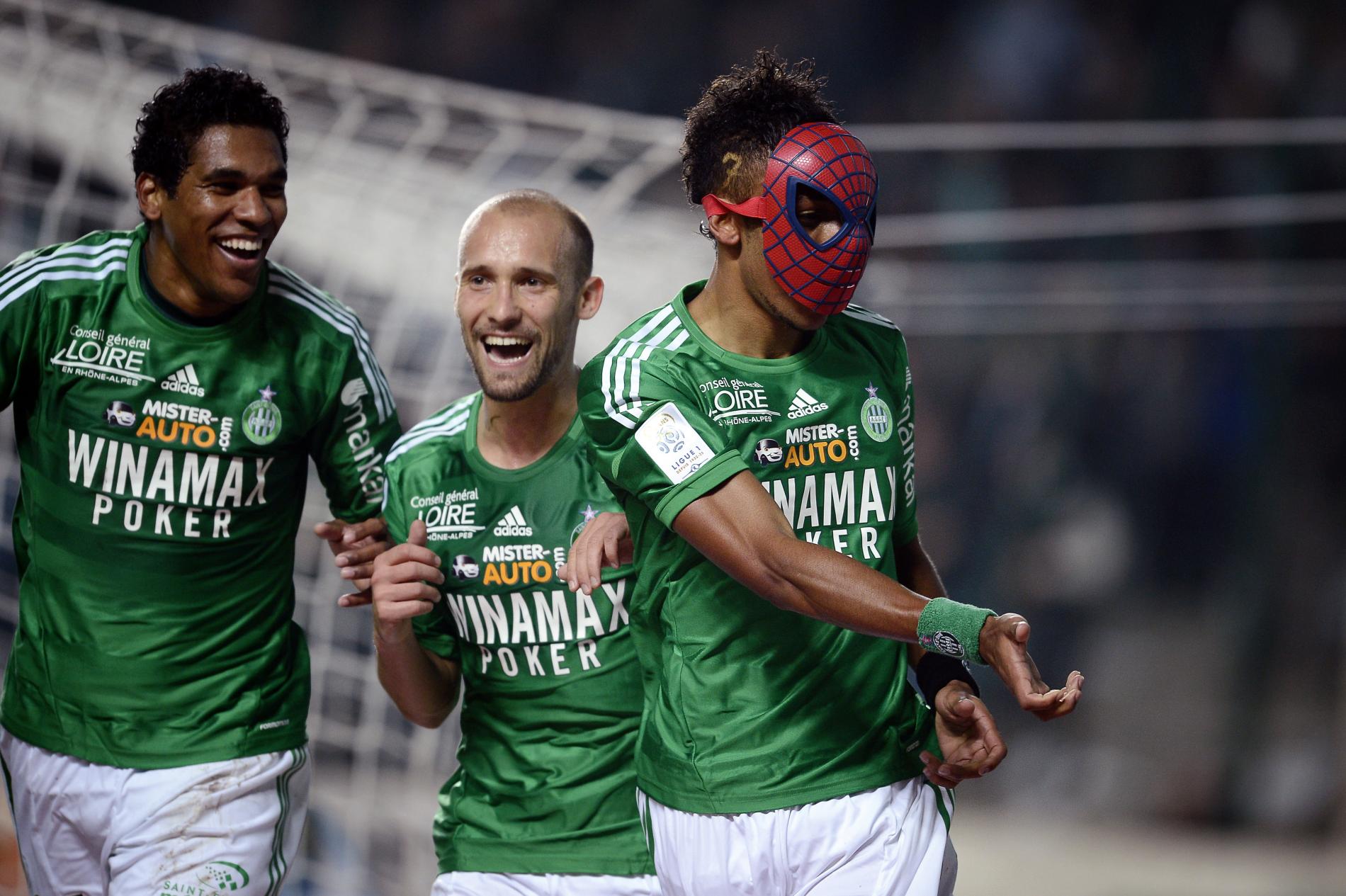 aubameyang-celebration-spider-man-footpack-2019-2
