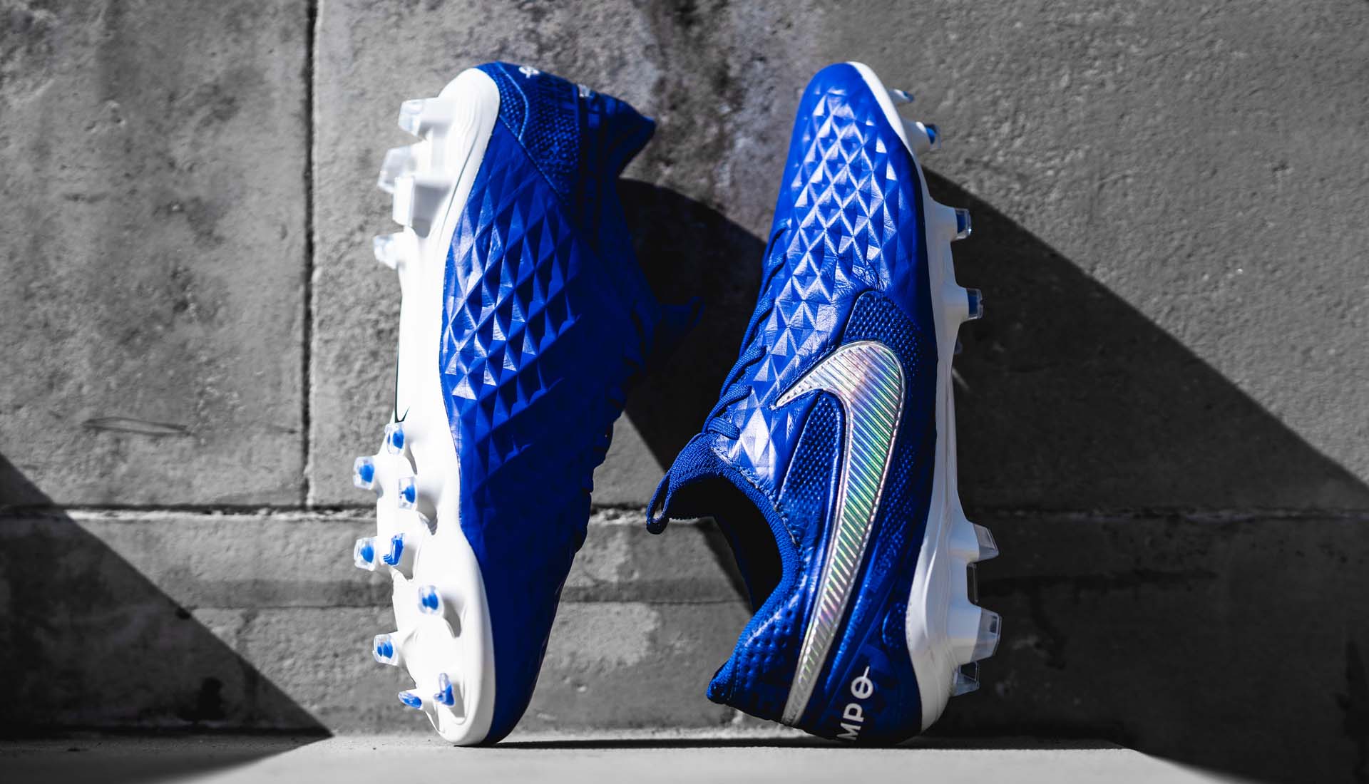 chaussures-football-nike-tiempo-legend-8-new-lights-2019-footpack-3