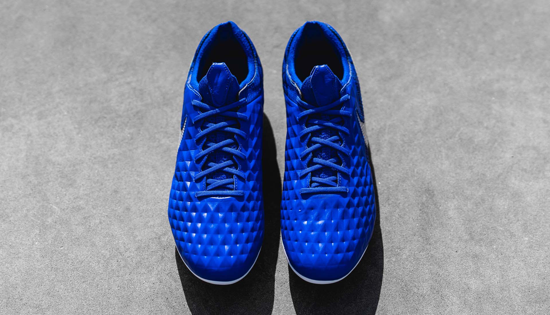 chaussures-football-nike-tiempo-legend-8-new-lights-2019-footpack-4