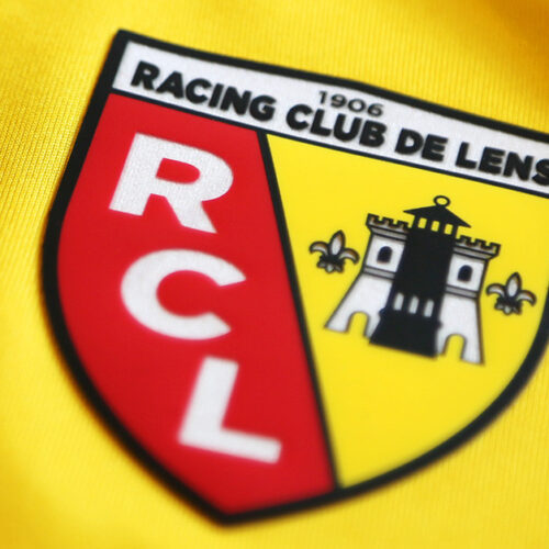Image de l'article Macron dévoile les maillots 2019-2020 du RC Lens