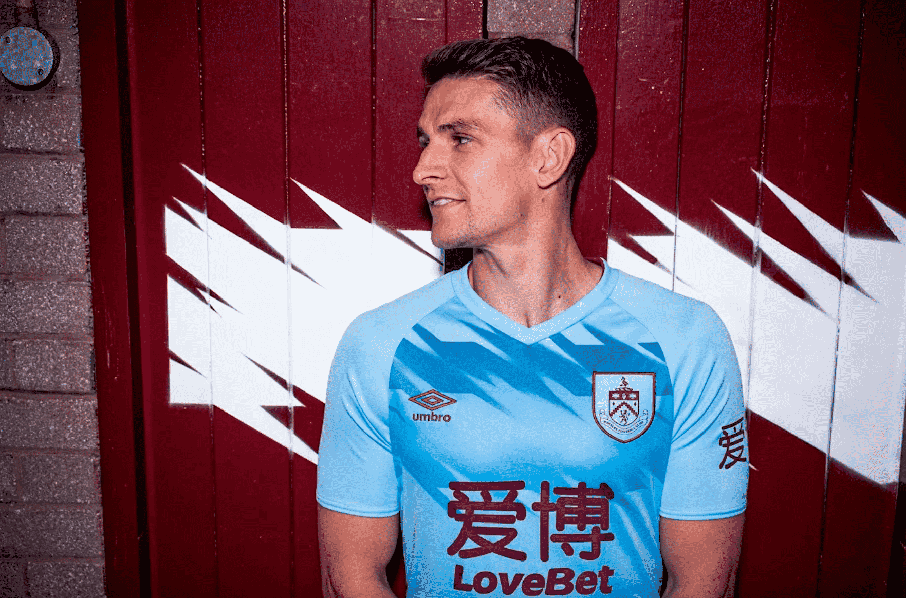 maillot-exterieur-burnley-2019-2020-umbro