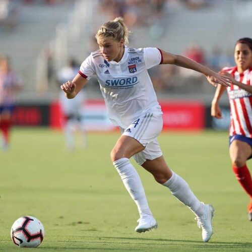 Image de l'article La Ballon d'Or Ada Hegerberg en chaussures masquées ! #BootsMercato