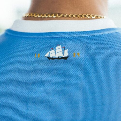 Image de l'article Puma dévoile un maillot anniversaire pour les 125 ans de Manchester City