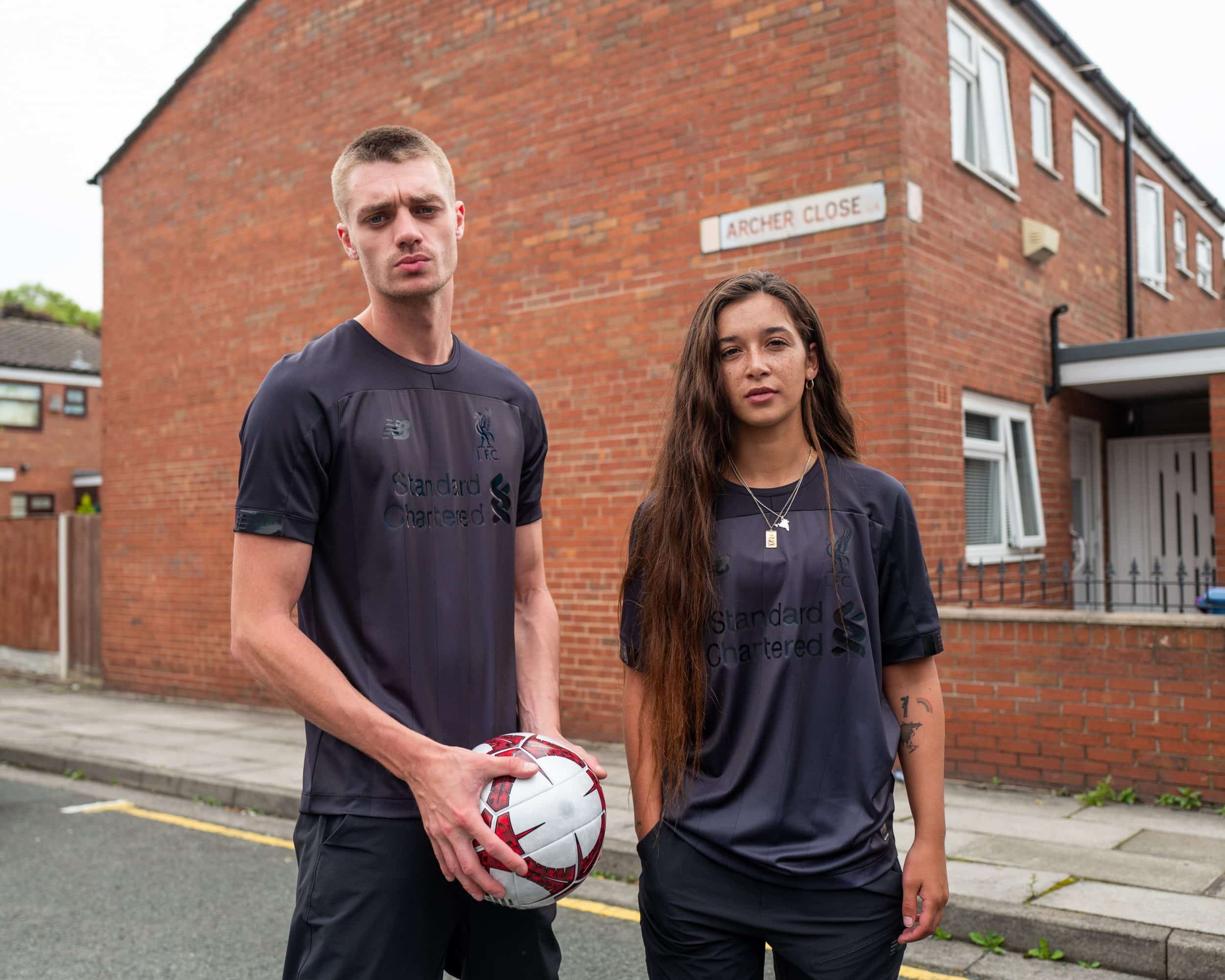 maillot-liverpool-blackout-noir-new-balance-edition-limitee-3