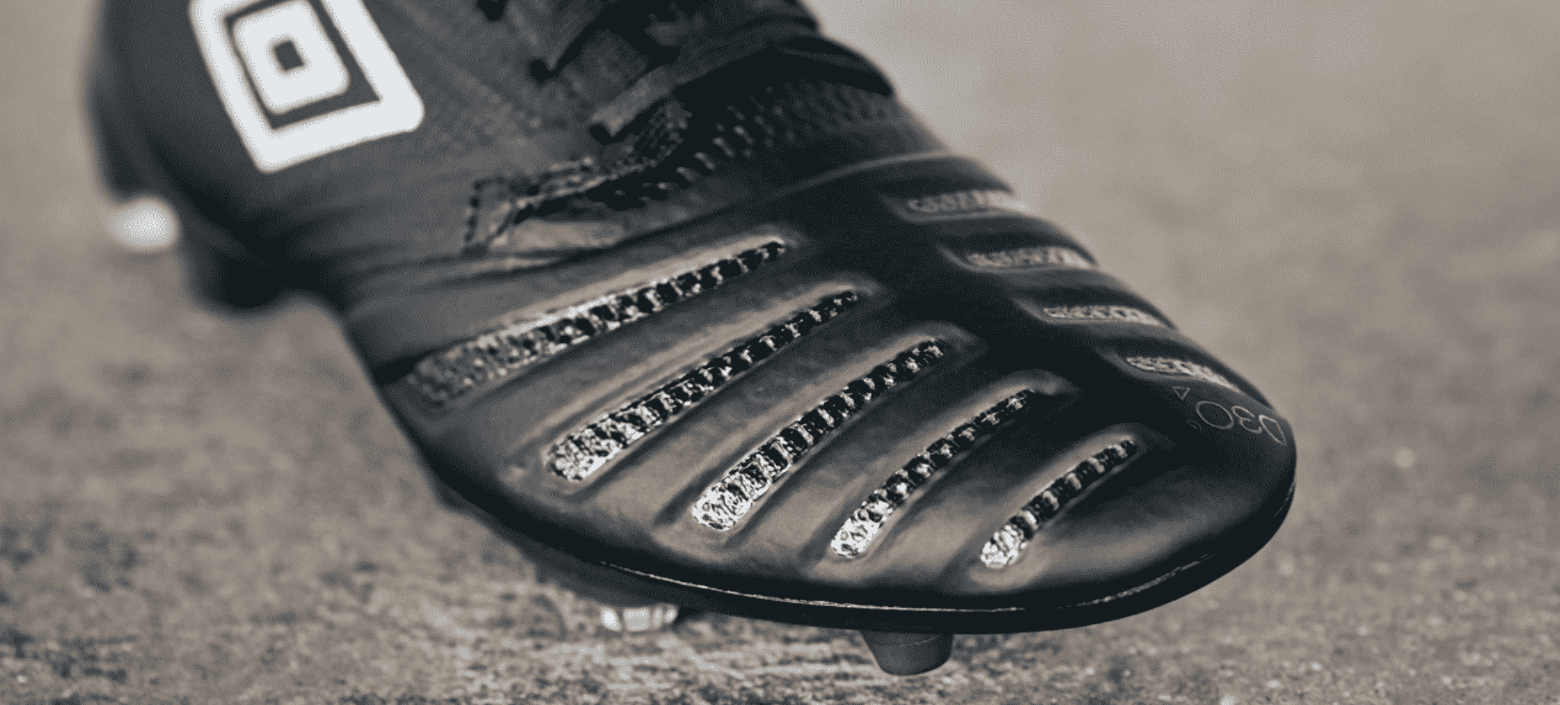 umbro-ux-accurro-2-blackout-2