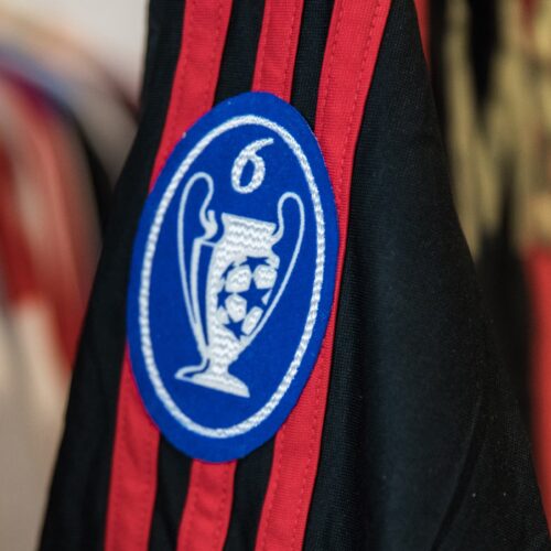 Image de l'article Pourquoi l'AC Milan joue avec le badge Ligue des Champions en championnat ?