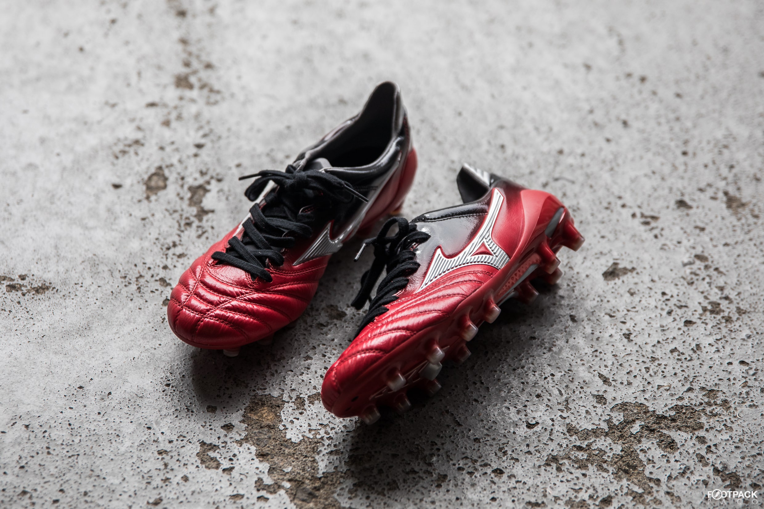 mizuno-morelia-2-neo-samourai-vs-ninja-footpack-1