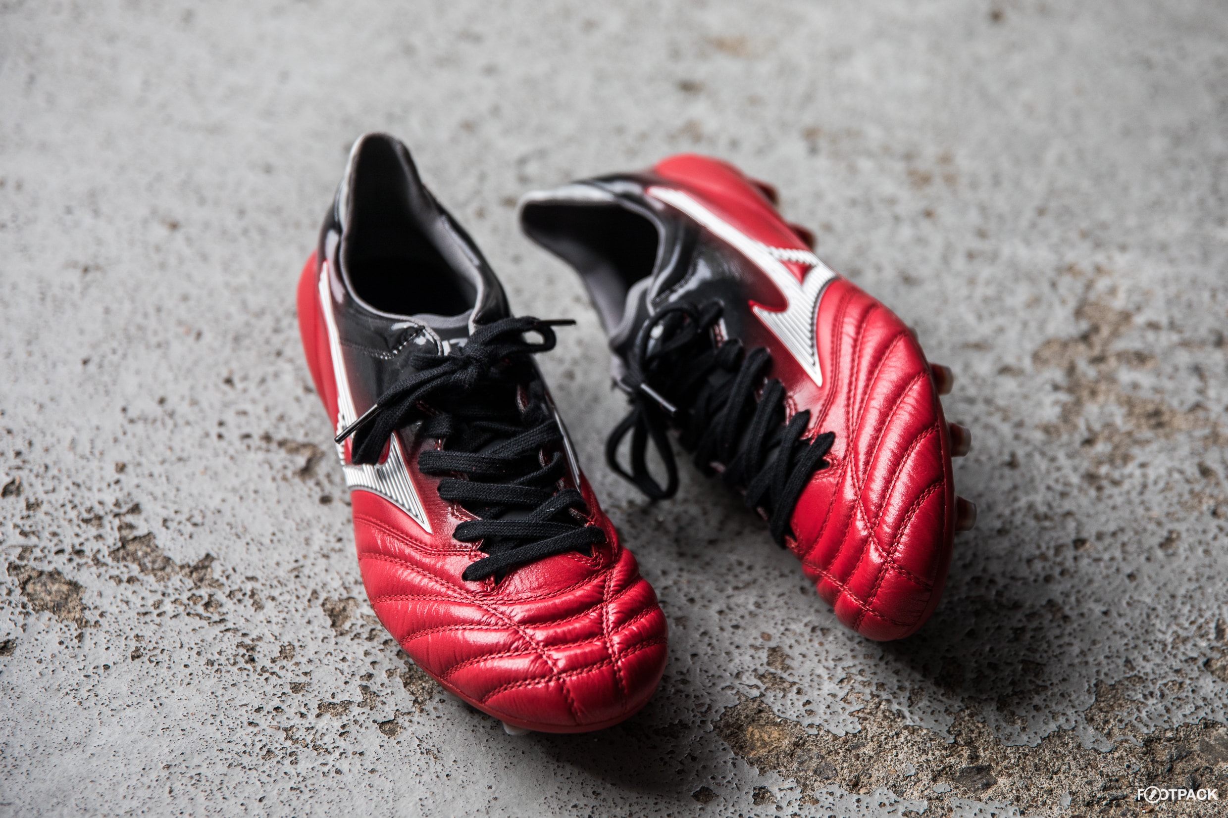 mizuno-morelia-2-neo-samourai-vs-ninja-footpack-2