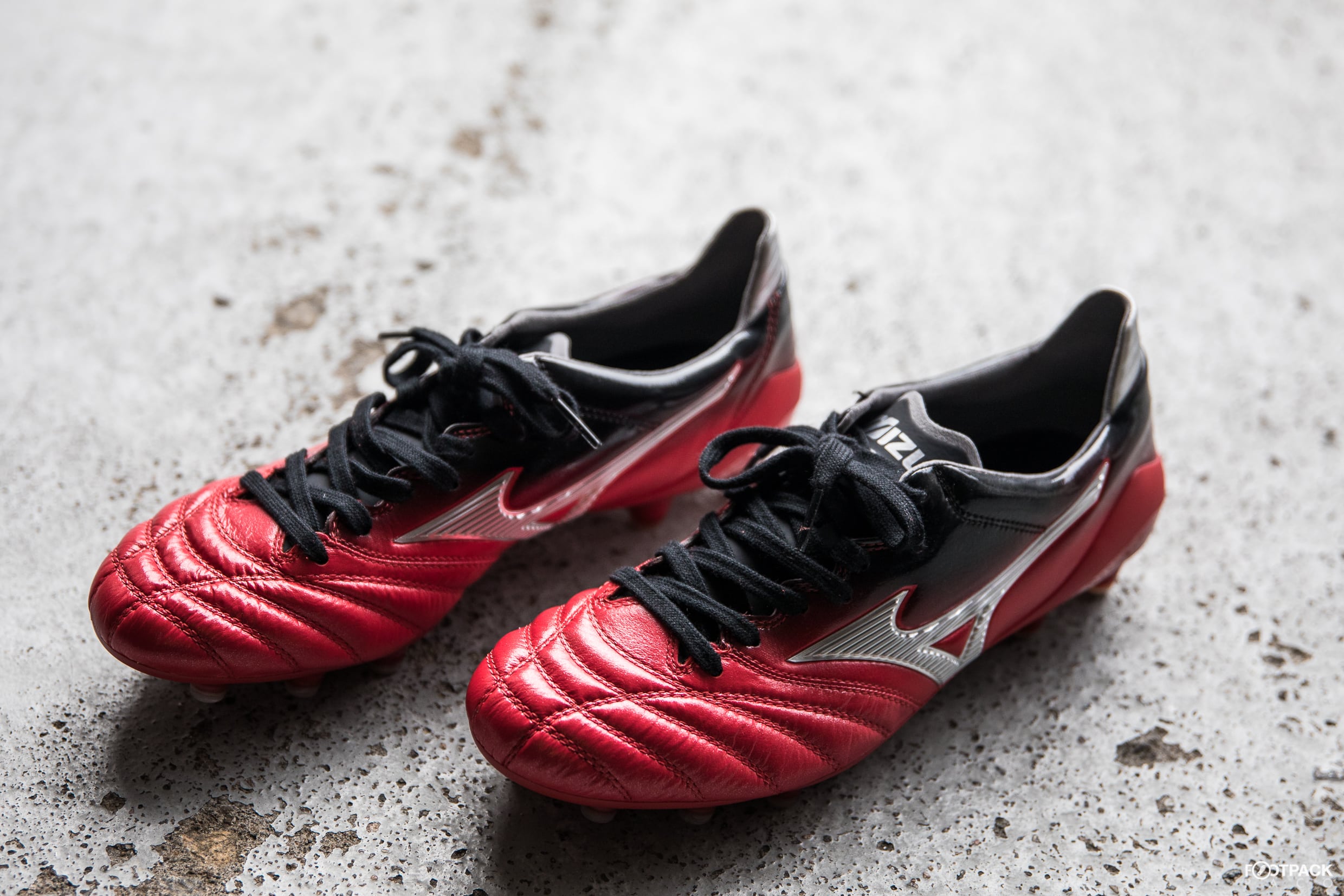 mizuno-morelia-2-neo-samourai-vs-ninja-footpack-3