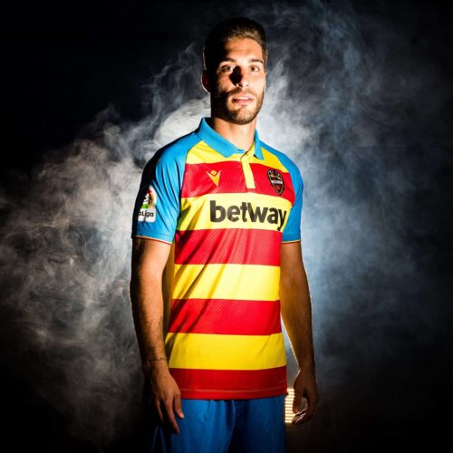 Image de l'article Le drapeau traditionnel valencien s'invite sur les maillots de Levante
