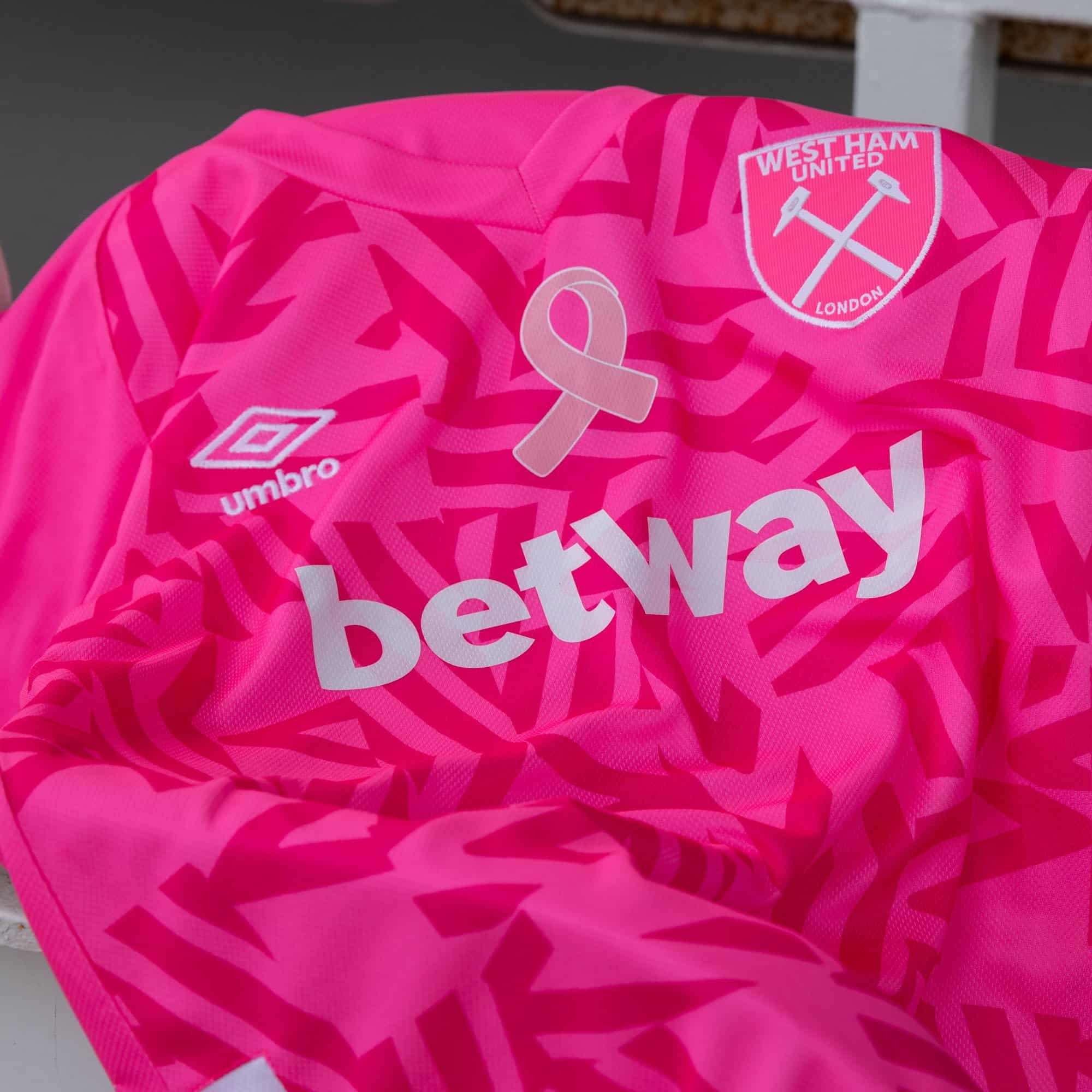 maillot-rose-swet-ham-united-cancer-du-sein-octobre-rose-1