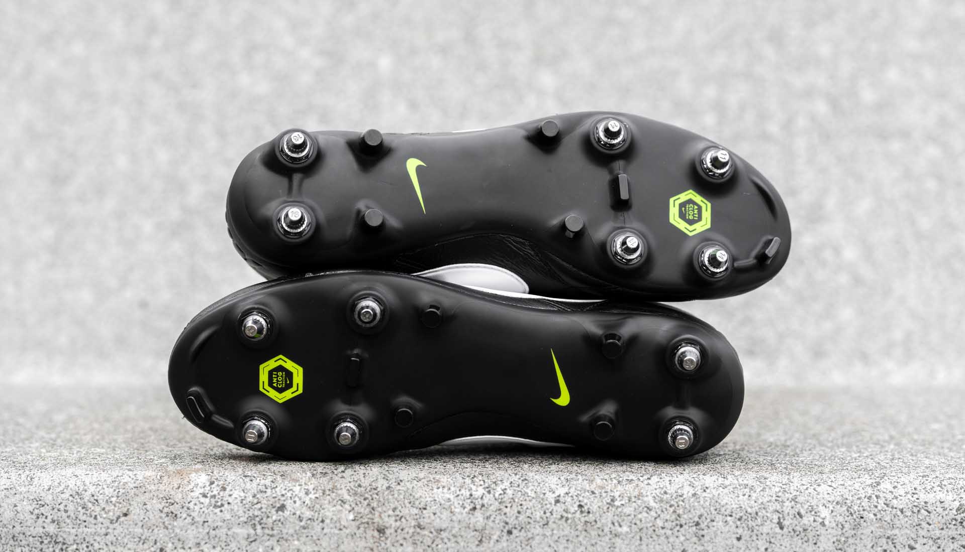 nike-premier-II-volt-noir-anti-clog