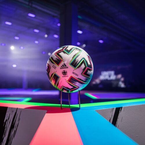 Image de l'article adidas va reverser 1% de ses ventes de ballons pour aider des populations en difficulté dans le monde !