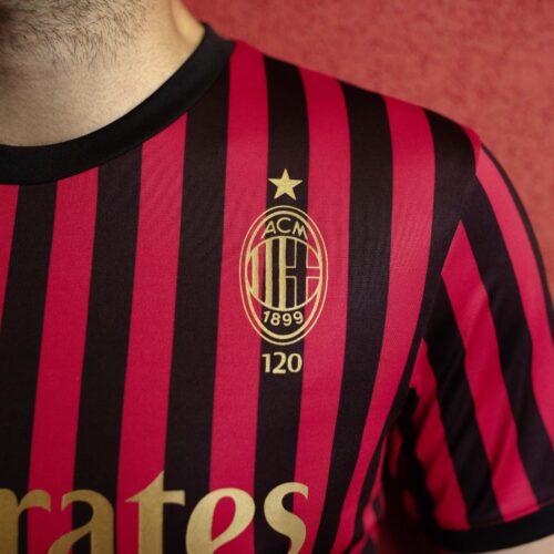 Image de l'article Puma lance un maillot collector pour les 120 ans de l'AC Milan