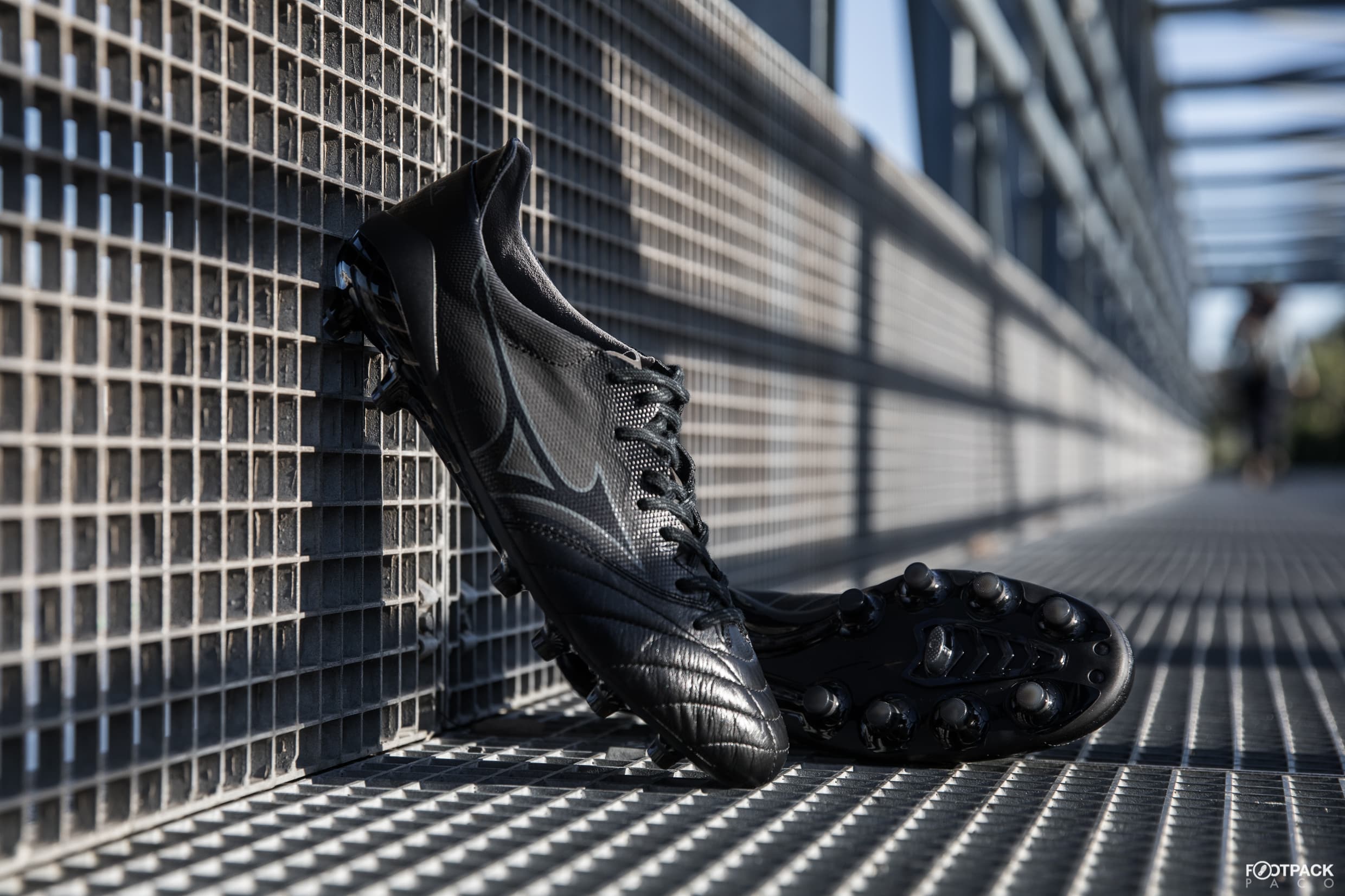 mizuno-morelia-2-neo-beta-noir-footpack-5