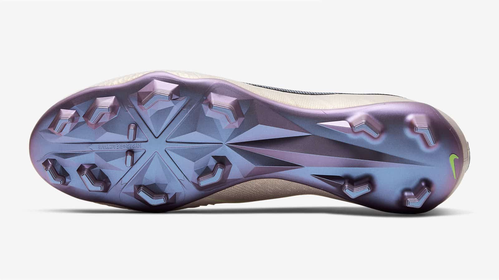 nike-phantom-series-planet-football-2