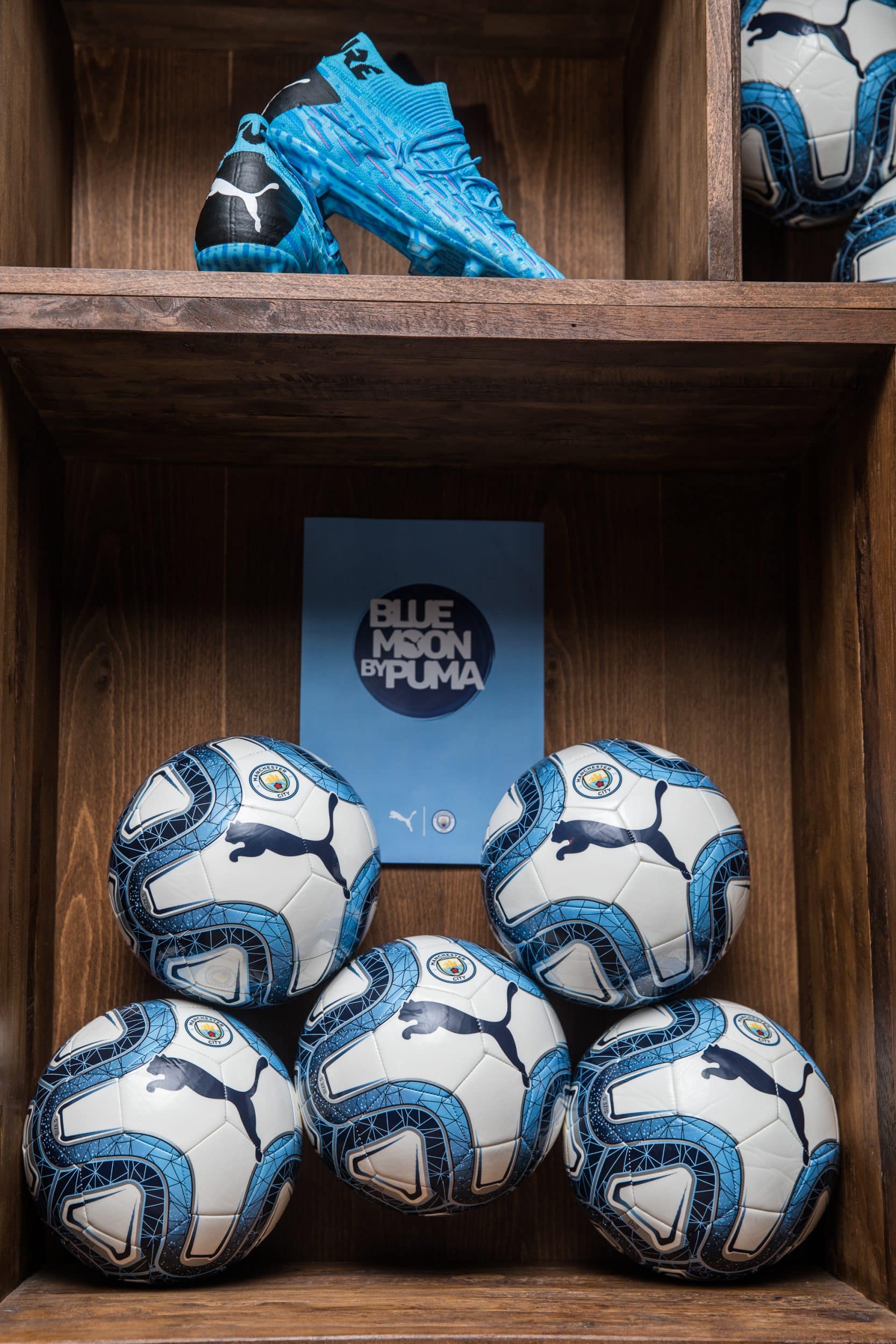 soiree-blue-moon-manchester-city-puma-footpack-6