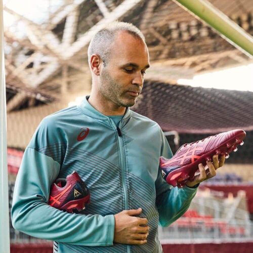 Image de l'article Asics offre une paire unique à Iniesta pour la finale de la Coupe de l'Empereur