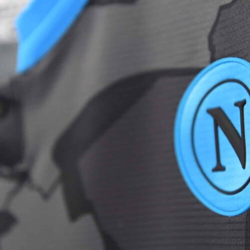 Image de l'article Le Président du Napoli veut ramener l’ancien logo sur le maillot du club